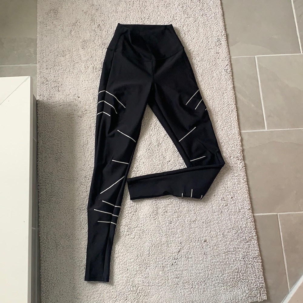 Shiny reflective yoga pants